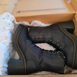 DR. MARTENS SIZE 10